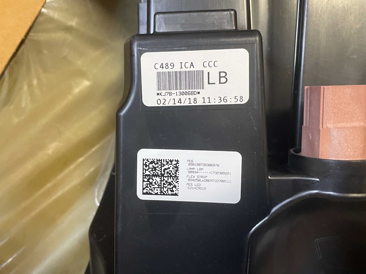 #8606-•-lincoln-suv-headlights-(pr12)-image-3