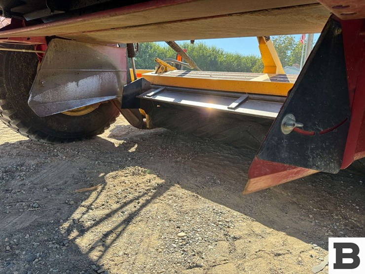 2013-new-holland-h8080-image-39