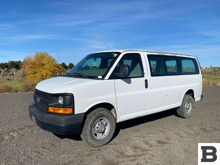 2012-chevrolet-express-2500-image-2