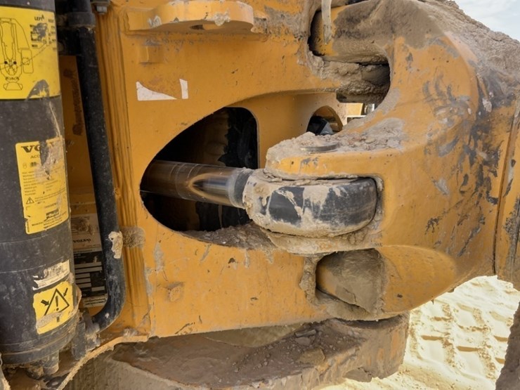 2020-volvo-a60h-image-13