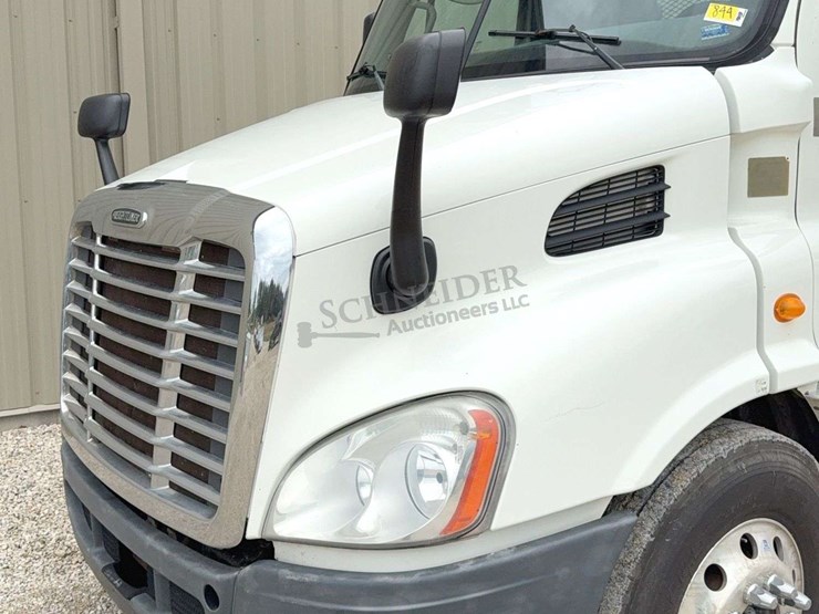 2012-freightliner-cascadia-113-image-103