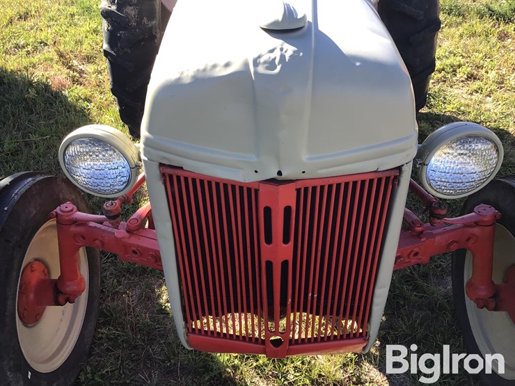 1946-ford-8n-image-9