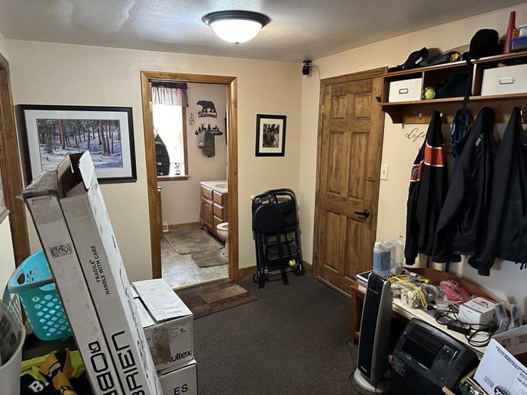 #100-•-waterfront-pub-with-4-bed/2-bath-apartment-image-96