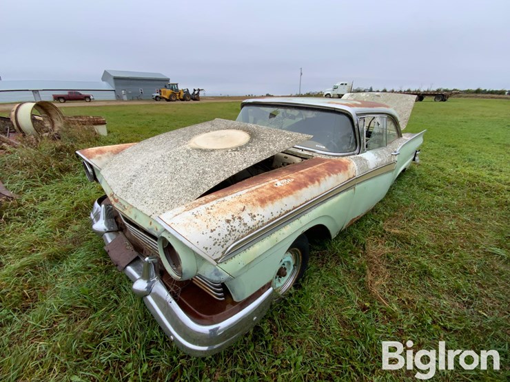 1957-ford-fairlane-500-classic-car-image-1