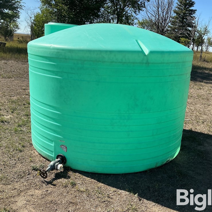 1500-Gallon Poly Water Storage Tank
