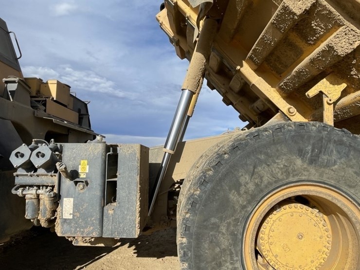 2012-komatsu-hd605-7-image-17