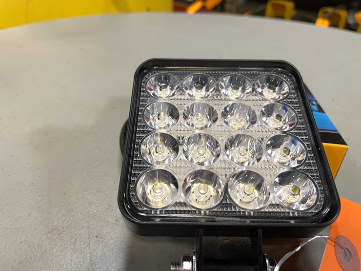 #8527-•-(2)-led-work-lights,-3.5"-square,-12/24vdc-(pr12)-image-2