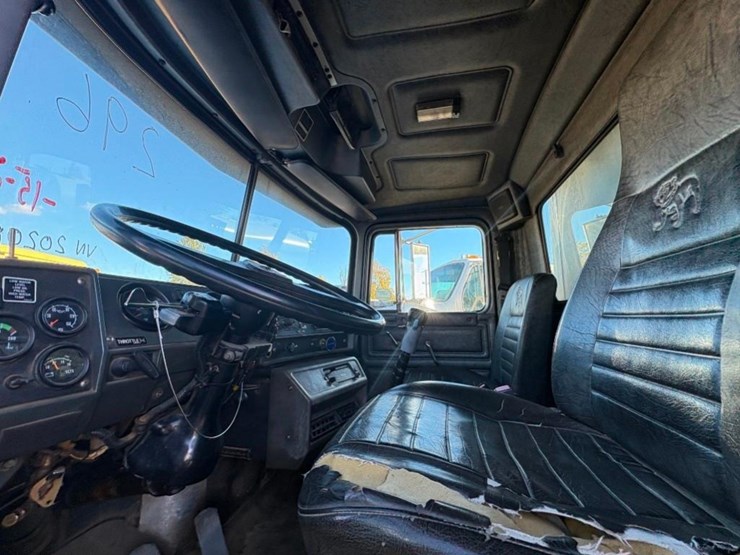 1994-mack-rd688s-image-4