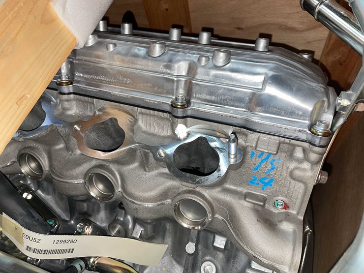 #8616-•-isuzu-trooper-engine-(e)-image-13