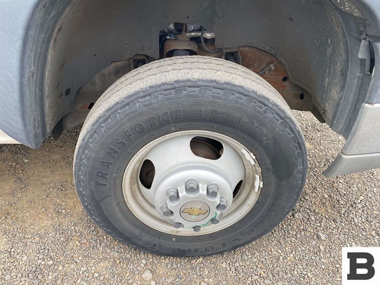 2004-chevrolet-silverado-3500-image-25