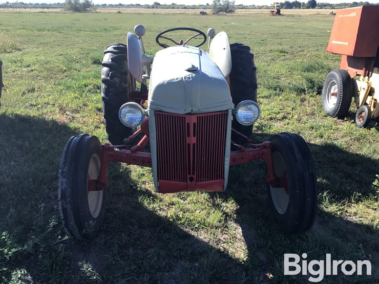 1946-ford-8n-image-2