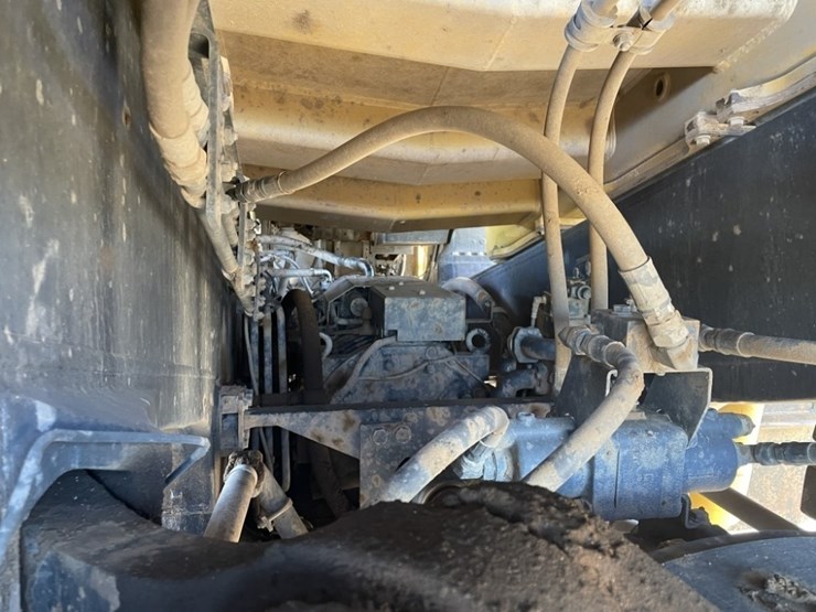 2015-komatsu-hd605-7e0-image-26