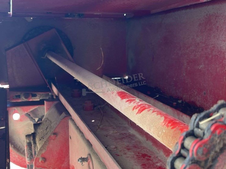 new-holland-565-image-32