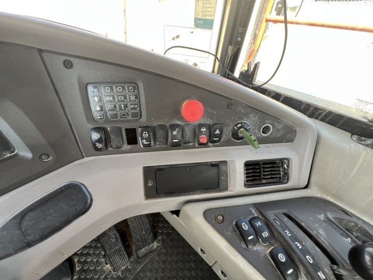 2020-volvo-a60h-image-27