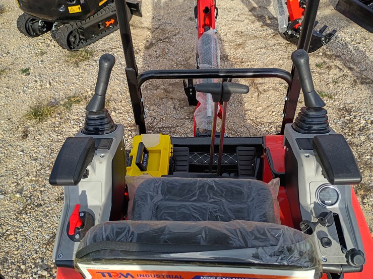 #l57-005-•-2025-tpm-16-mini-excavator-(gasoline)-image-12