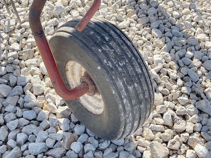 hesston-3717-image-13