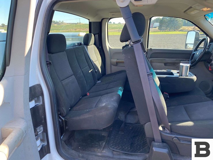 2013-chevrolet-silverado-3500-image-27