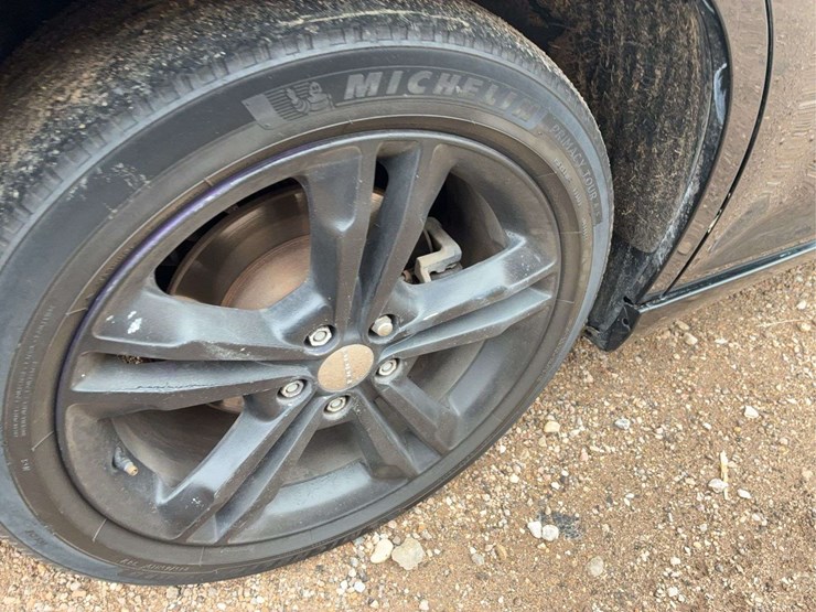 2012-chrysler-300-c-sedan-4d-image-35