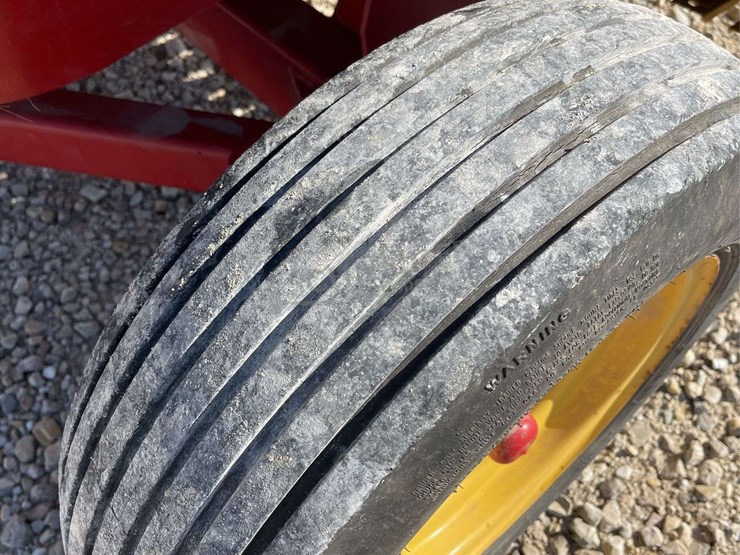 new-holland-565-image-18