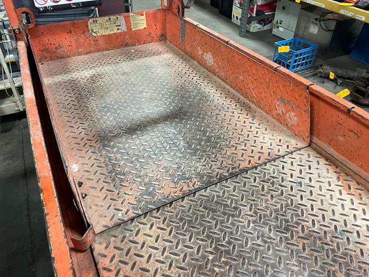 #1382-•-19'-scissor-lift-(f)-image-11