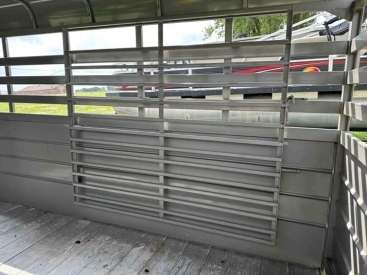 2023-w-w-16'-livestock-trailer-image-12