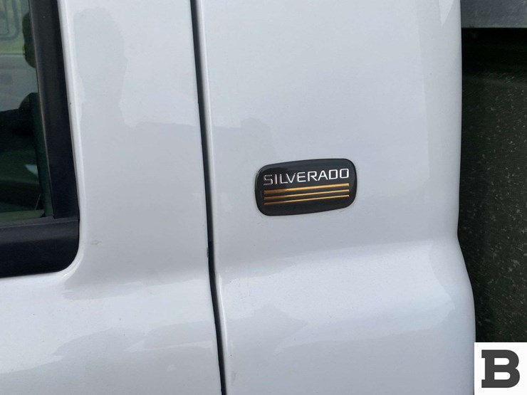 2004-chevrolet-silverado-3500-image-13