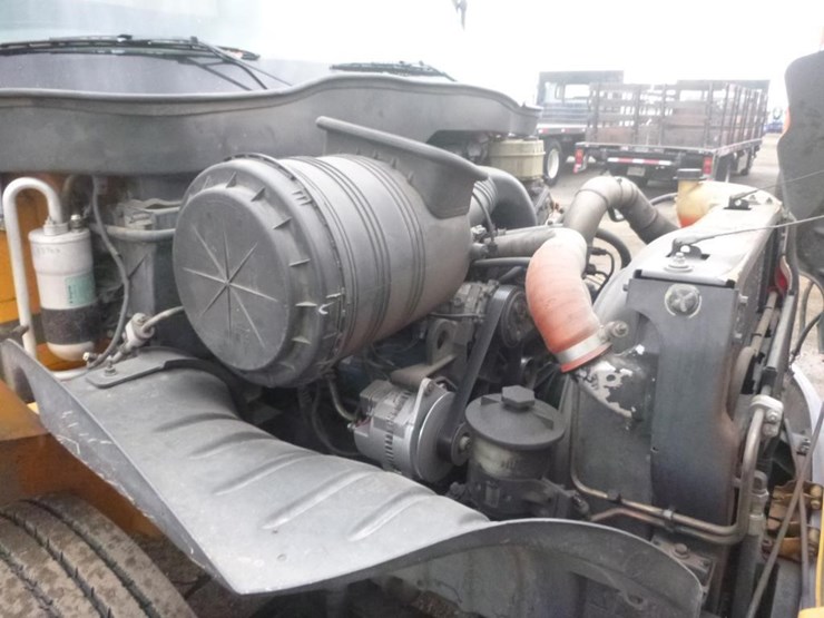 2004-international-durastar-4200-image-17