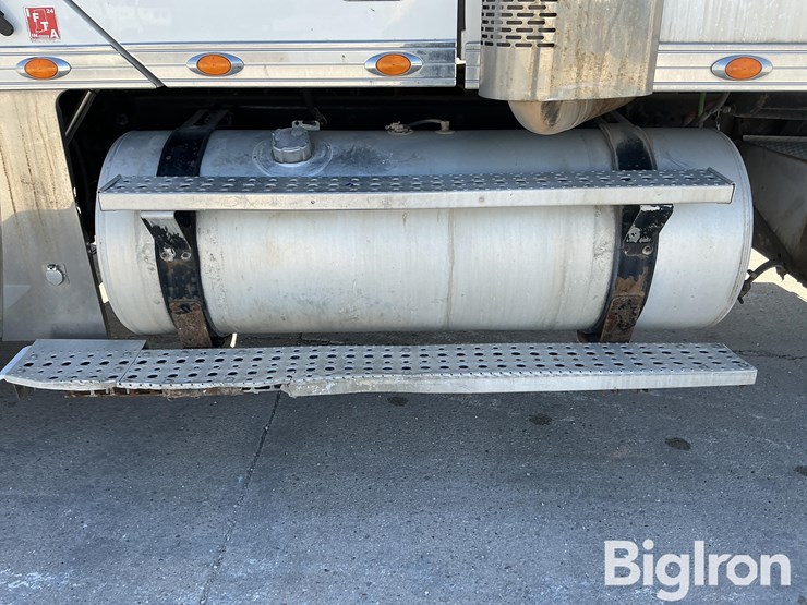 2016-freightliner-coronado-132-image-15