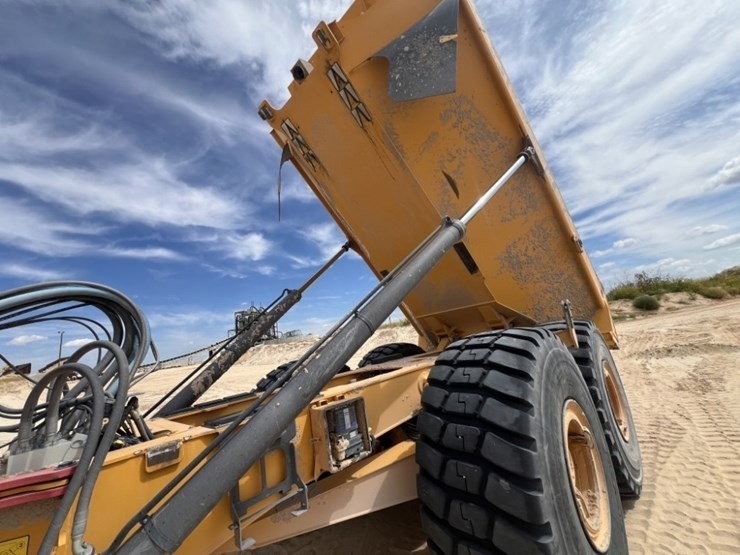 2021-volvo-a60h-image-45