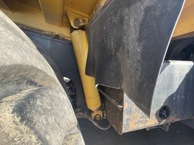 2015-komatsu-hd605-7e0-image-19