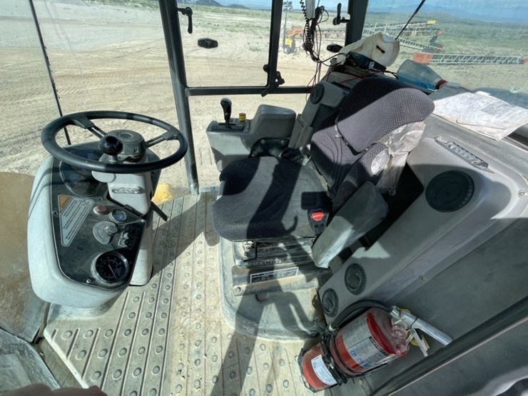 2014-volvo-sd160-vibratory-roller-image-15