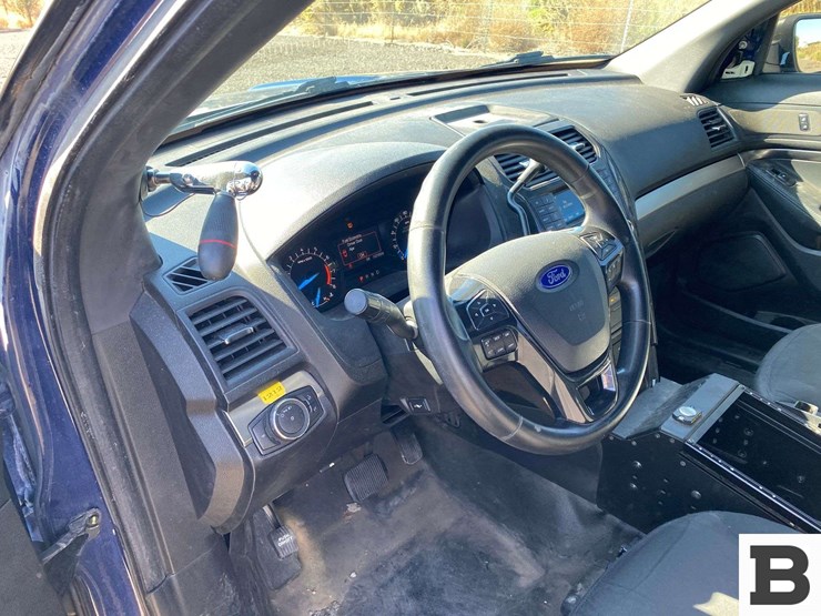 2017-ford-explorer-image-23