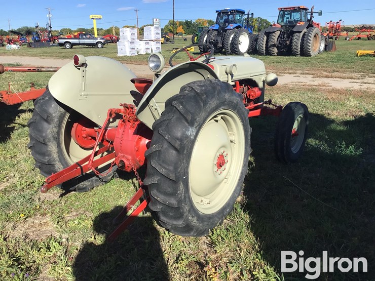 1946-ford-8n-image-7