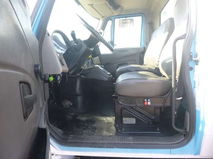 2011-international-durastar-4300-image-21