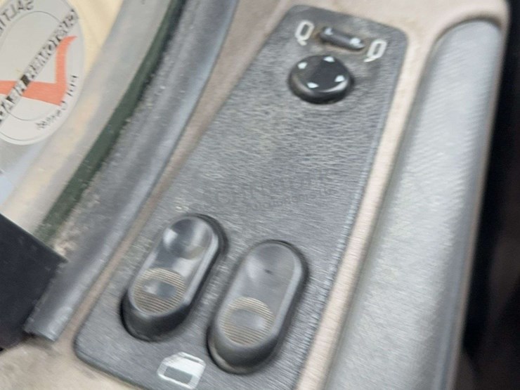 2012-freightliner-cascadia-113-image-80