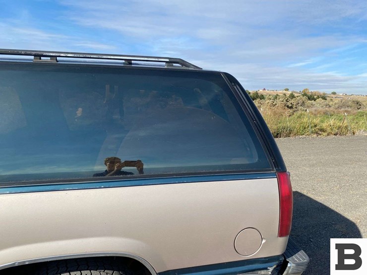 1993-gmc-suburban-image-17