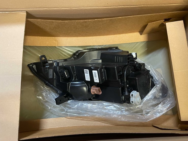 #8606-•-lincoln-suv-headlights-(pr12)-image-2