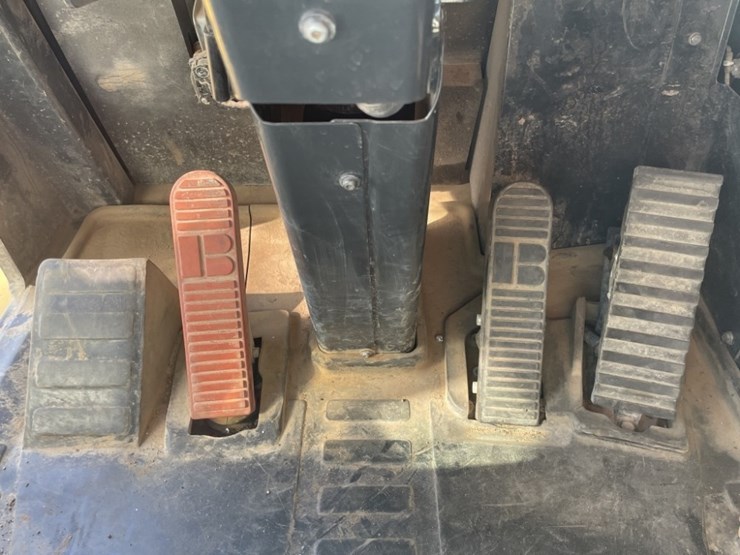 2015-komatsu-hd605-7e0-image-37