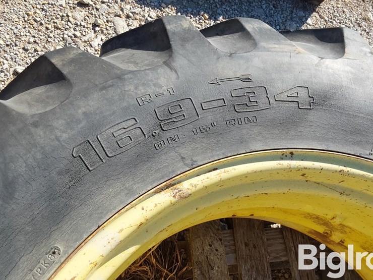 multi-trac-l/s-rear-tractor-16.9x34-bar-tire-on-john-deere-rim-image-15