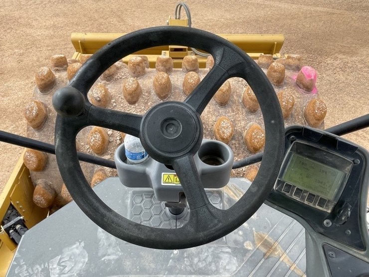 2018-caterpillar-cp56b-image-21