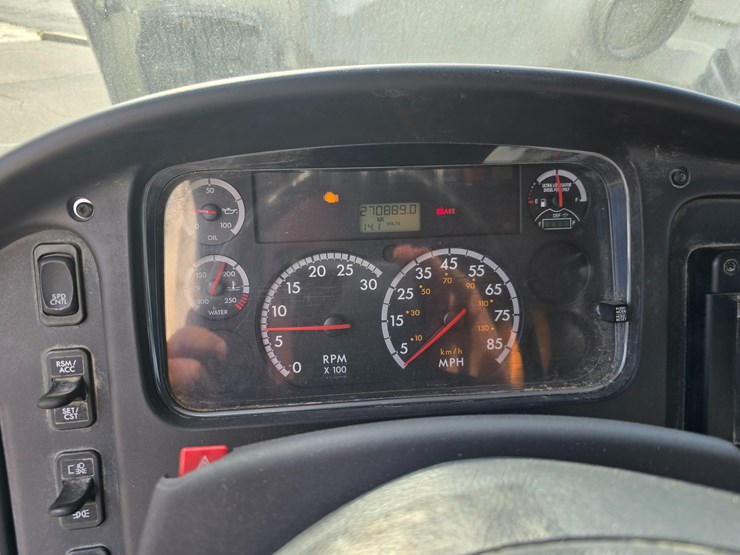 #22329-•-2014-freightliner-m2-106-box-truck-image-73