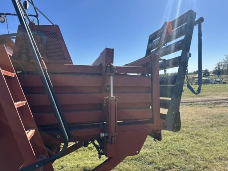 hesston-4790-image-5