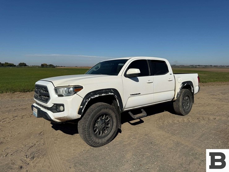2017-toyota-tacoma-image-1