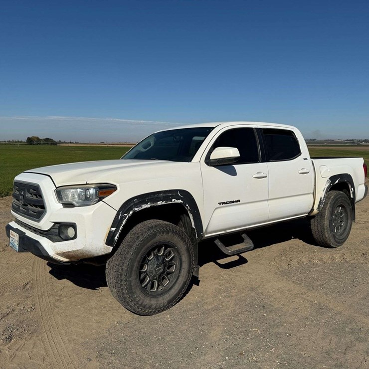 2017 TOYOTA TACOMA
