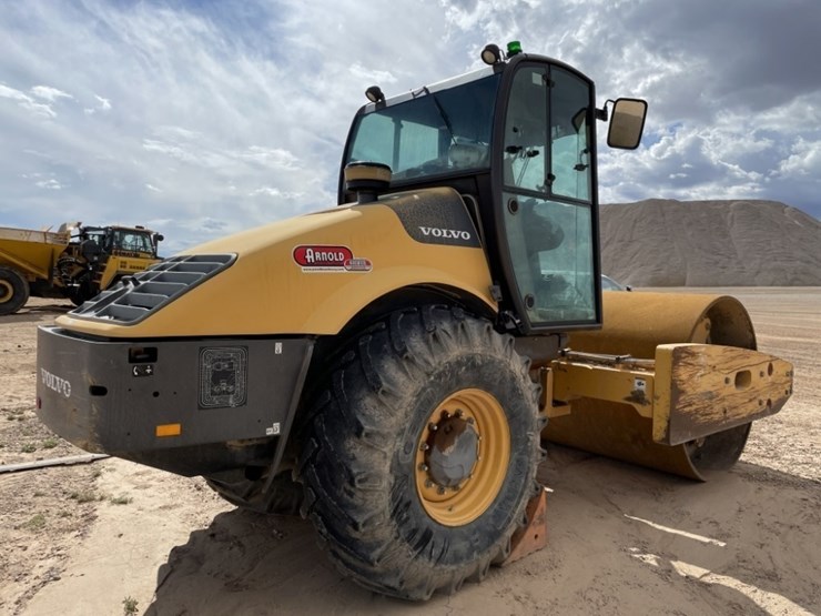 2014-volvo-sd160-vibratory-roller-image-5