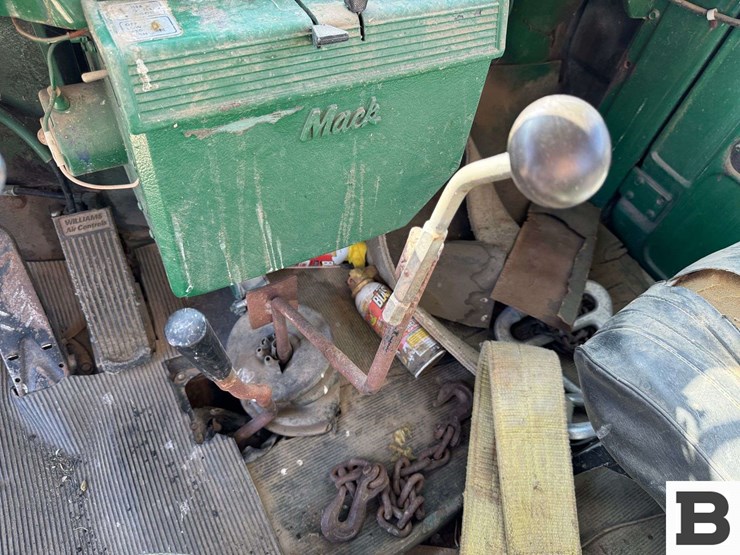 1969-mack-boom-truck-image-43