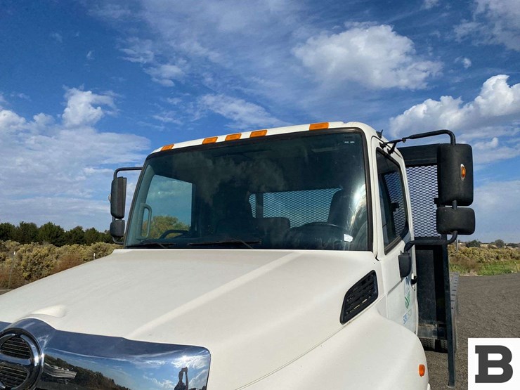 2014-hino-268-image-9