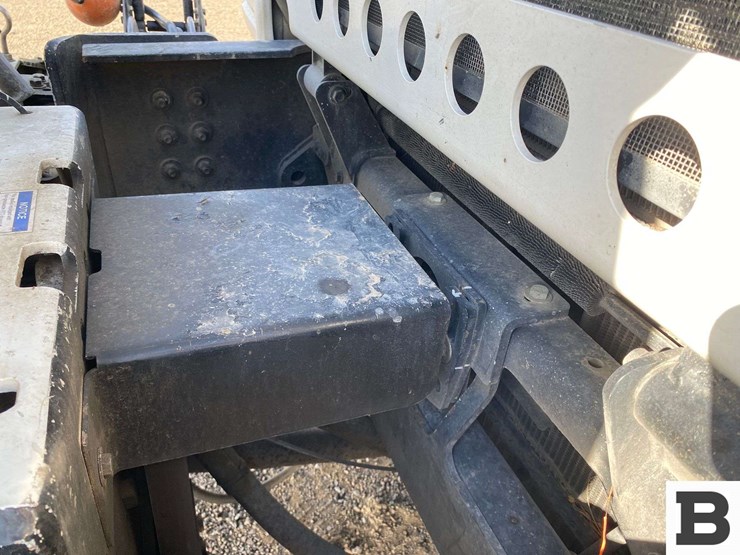 2017-mack-granite-gu713-image-21