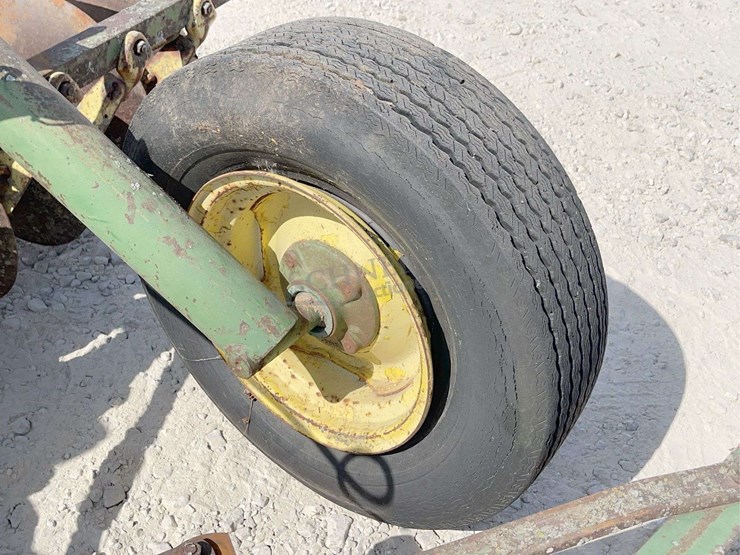 john-deere-10-image-16