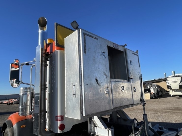 2018-peterbilt-367-image-19